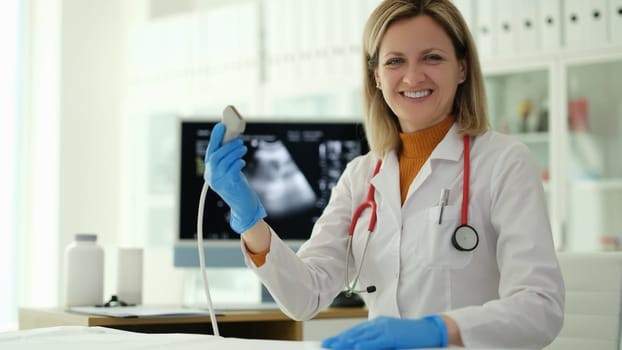 A women giving an ultrasound